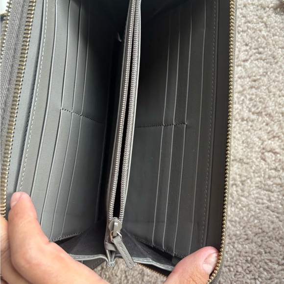 Gucci Microguccissma Double Zip
Wallet Bag Gray